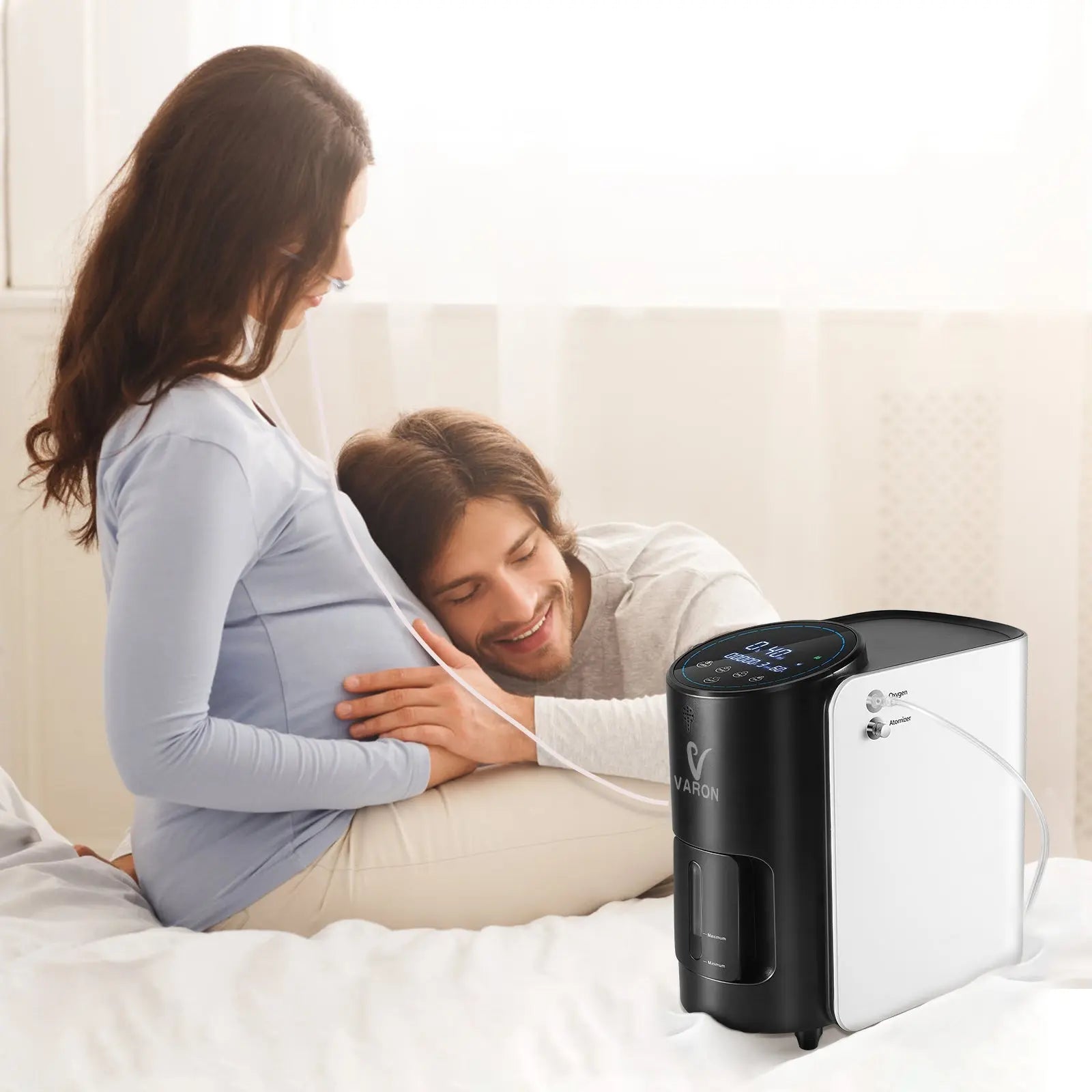 VARON Femme enceinte recevant une oxygénothérapie au quotidien avec le concentrateur d'oxygène à domicile 